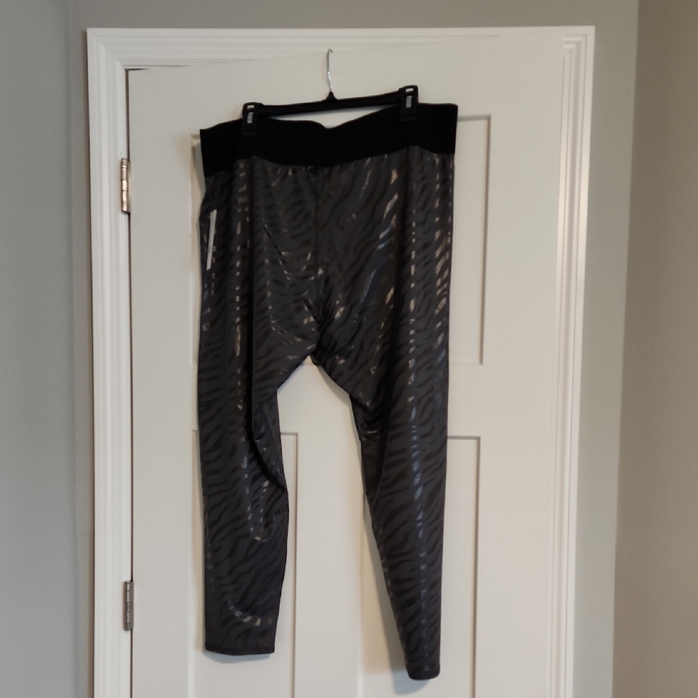 NWT Tahari Sport Zebra Print Metallic Leggings